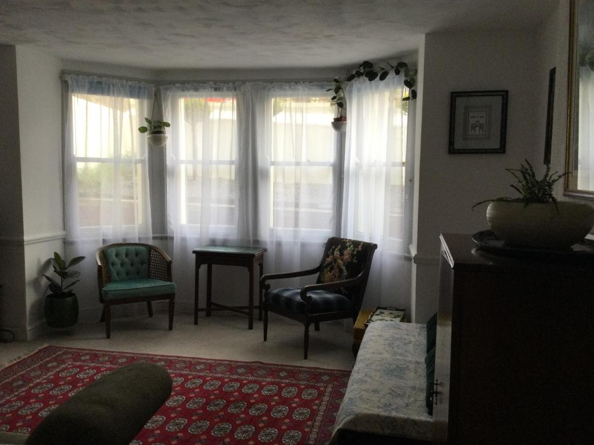 Garden Flat 1 Bed & Breakfast ลันดิดโน ภายนอก รูปภาพ